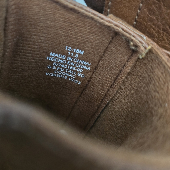 old navy set of 2 boots 12 to 18 mos NWT metallic white & brown - Picture 5 of 5